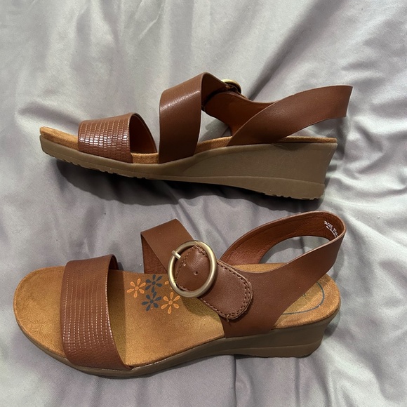 Baretraps sandals - size 9.5 - Picture 2 of 4